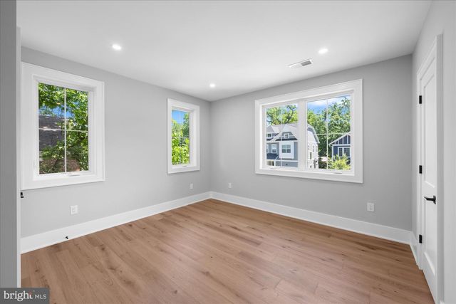 921 22ND ST S, Arlington, VA 22202