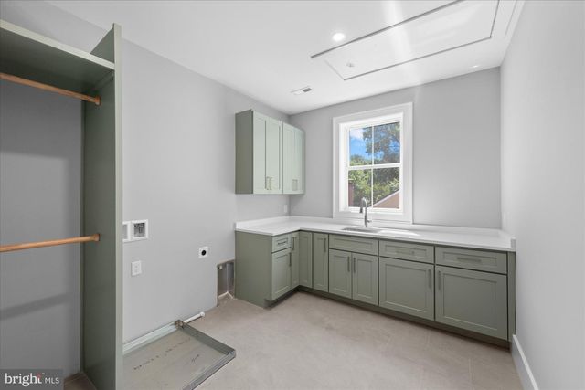 921 22ND ST S, Arlington, VA 22202