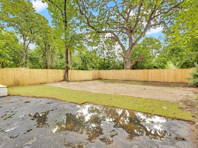3526 Elsie Faye Heggins Street, Dallas, TX 75210