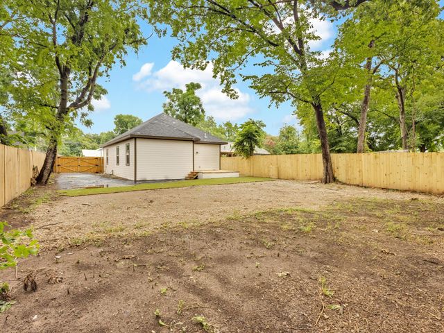 3526 Elsie Faye Heggins Street, Dallas, TX 75210