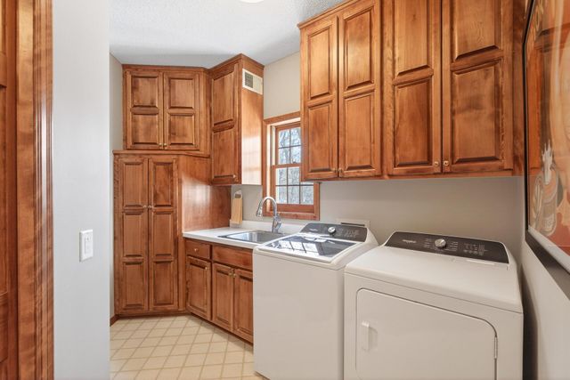 11990 Creekridge Lane, Chaska, MN 55318