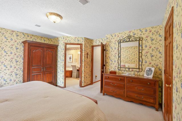 11990 Creekridge Lane, Chaska, MN 55318