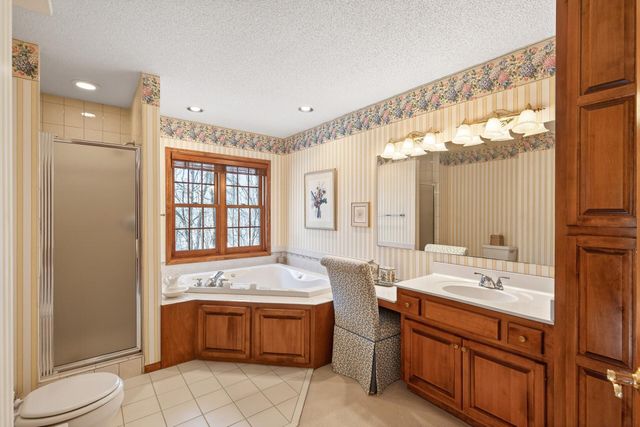 11990 Creekridge Lane, Chaska, MN 55318