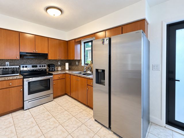 747 SW 5th St ., Dania Beach, FL 33004