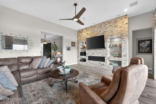 13370 N Cape Marigold Drive, Oro Valley, AZ 85755