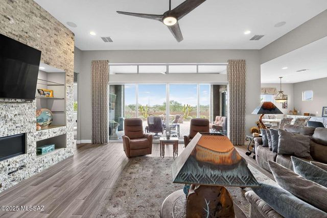 13370 N Cape Marigold Drive, Oro Valley, AZ 85755