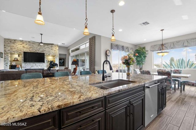 13370 N Cape Marigold Drive, Oro Valley, AZ 85755