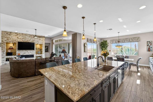 13370 N Cape Marigold Drive, Oro Valley, AZ 85755