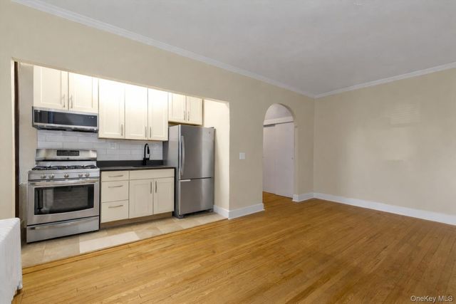 12 Hempstead Avenue 1K, Rockville Centre, NY 11570