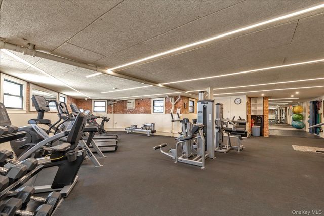 12 Hempstead Avenue 1K, Rockville Centre, NY 11570