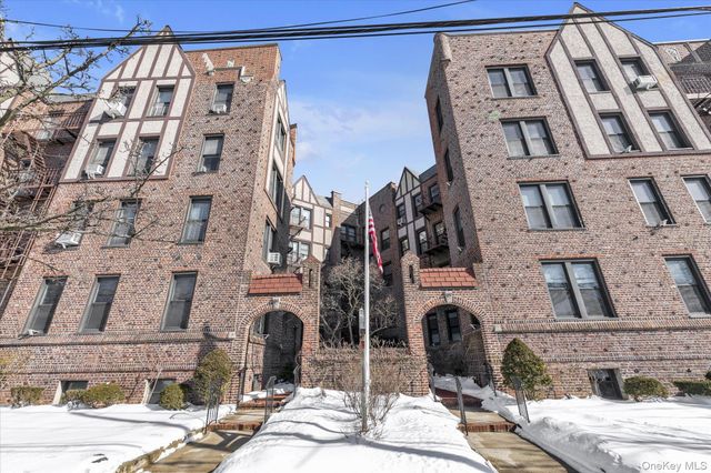 12 Hempstead Avenue 1K, Rockville Centre, NY 11570