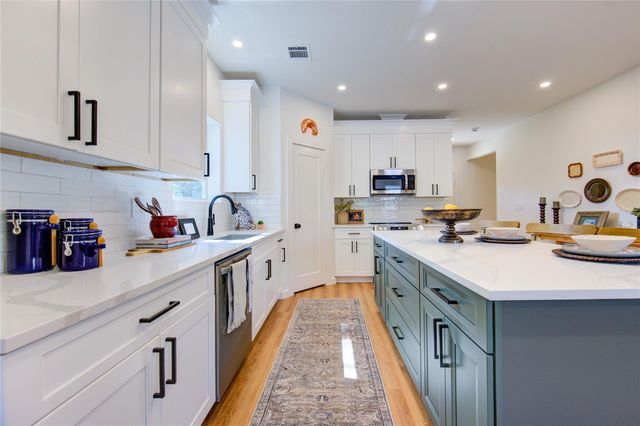 11 E O'bryant, Bellville, TX 77418