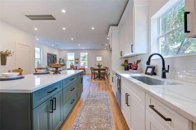 11 E O'bryant, Bellville, TX 77418