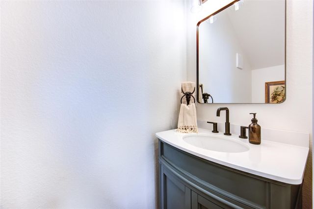 11 E O'bryant, Bellville, TX 77418