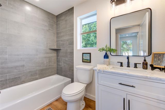 11 E O'bryant, Bellville, TX 77418