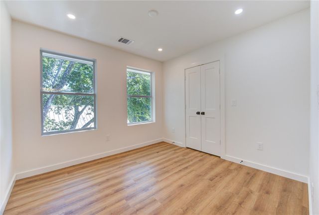 11 E O'bryant, Bellville, TX 77418