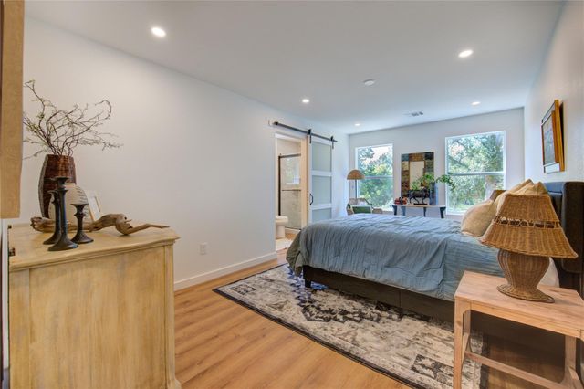 11 E O'bryant, Bellville, TX 77418