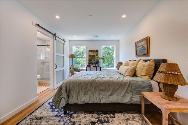 11 E O'bryant, Bellville, TX 77418