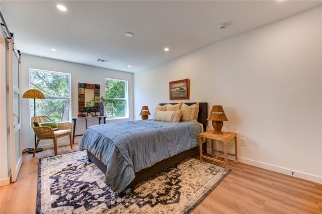 11 E O'bryant, Bellville, TX 77418