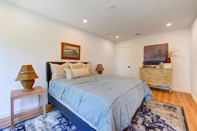 11 E O'bryant, Bellville, TX 77418