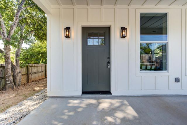 11 E O'bryant, Bellville, TX 77418