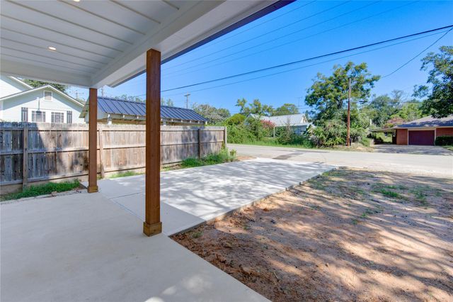 11 E O'bryant, Bellville, TX 77418