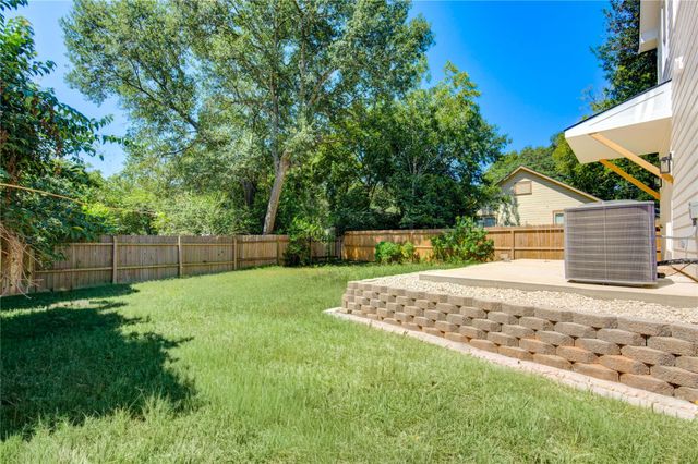 11 E O'bryant, Bellville, TX 77418