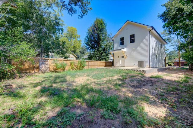 11 E O'bryant, Bellville, TX 77418