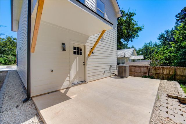 11 E O'bryant, Bellville, TX 77418