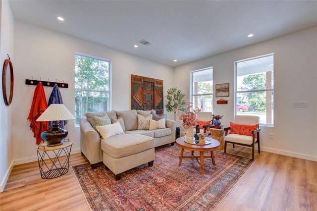 11 E O'bryant, Bellville, TX 77418