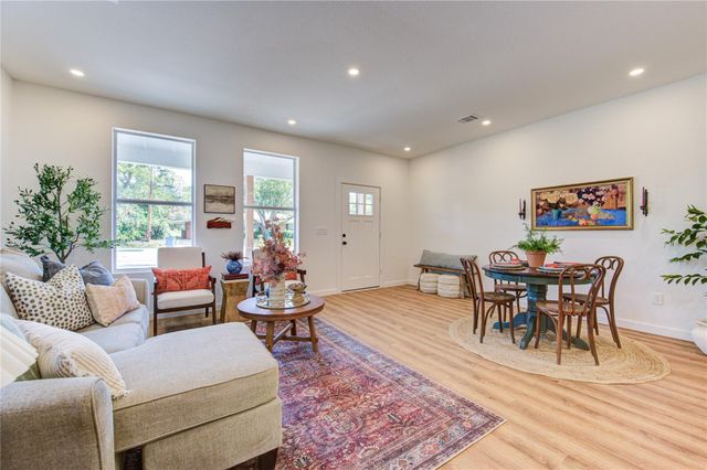 11 E O'bryant, Bellville, TX 77418