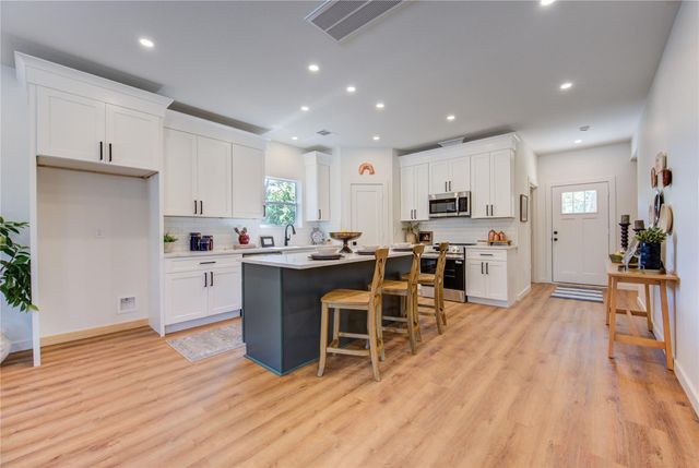 11 E O'bryant, Bellville, TX 77418