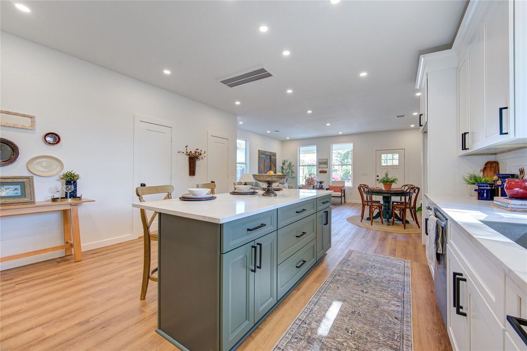 11 E O'bryant, Bellville, TX 77418