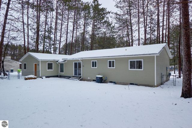 4619 Lakepine Drive, Traverse City, MI 49685