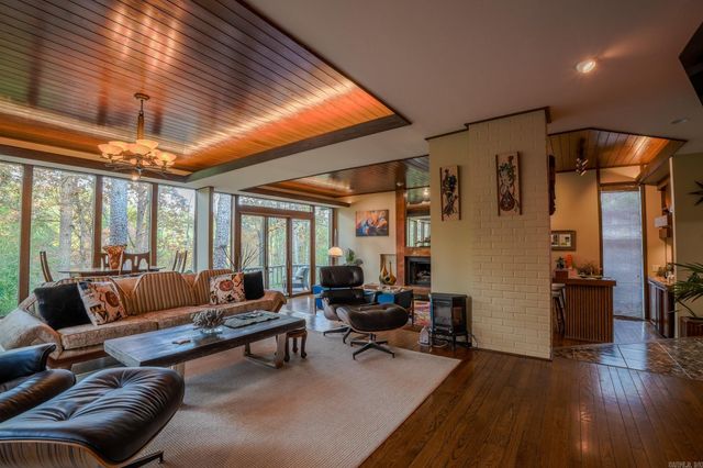 21 River Valley Road, Little Rock, AR 72227