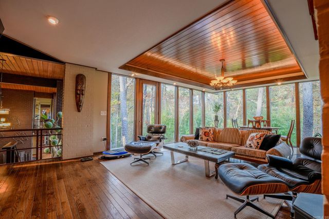 21 River Valley Road, Little Rock, AR 72227