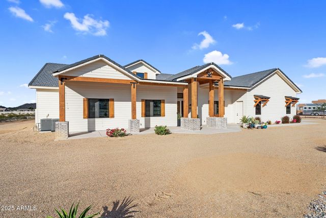 2304 W SILVERDALE Road, San Tan Valley, AZ 85144