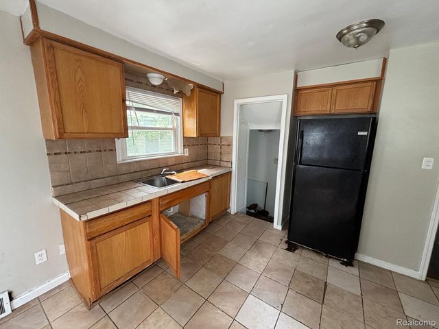 16195 Robson Street, Detroit, MI 48235