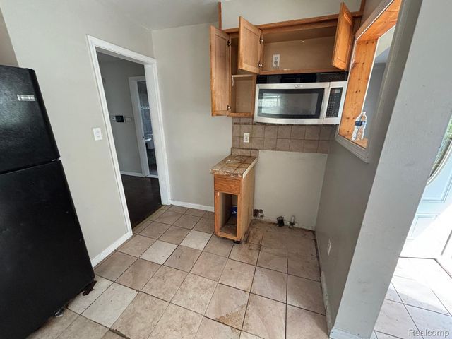 16195 Robson Street, Detroit, MI 48235