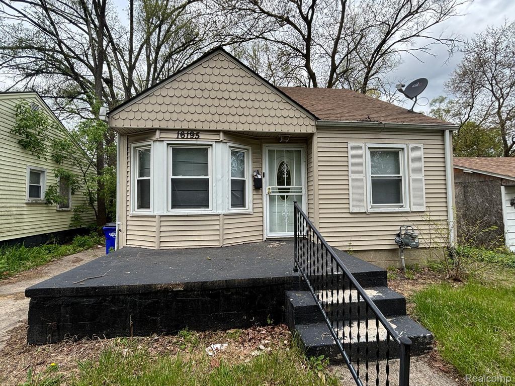 16195 Robson Street, Detroit, MI 48235