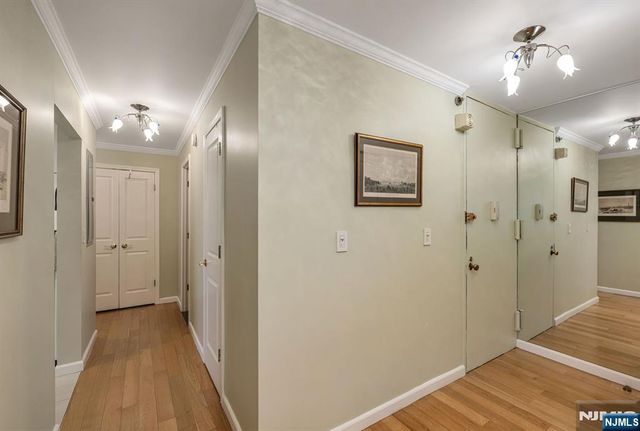 300 Winston 2922, Cliffside Park, NJ 07010