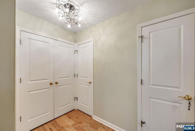 300 Winston 2922, Cliffside Park, NJ 07010