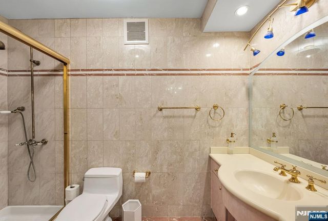 300 Winston 2922, Cliffside Park, NJ 07010