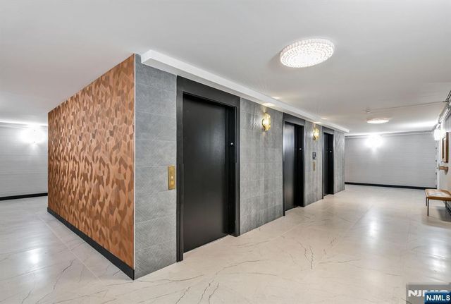 300 Winston 2922, Cliffside Park, NJ 07010