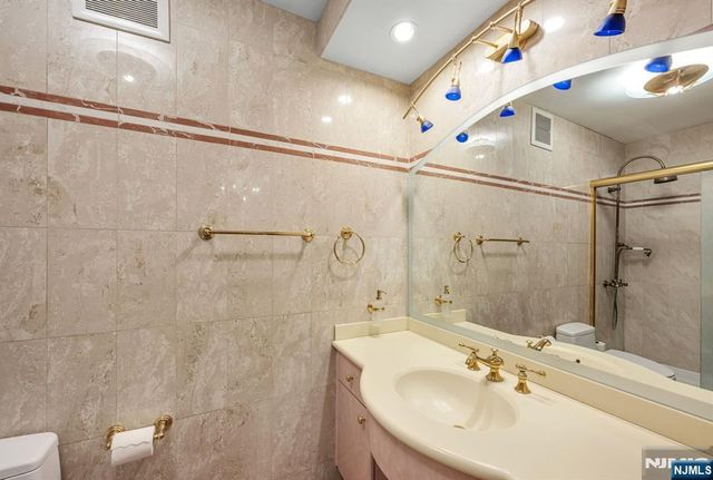 300 Winston 2922, Cliffside Park, NJ 07010