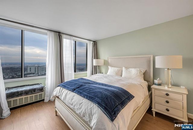 300 Winston 2922, Cliffside Park, NJ 07010