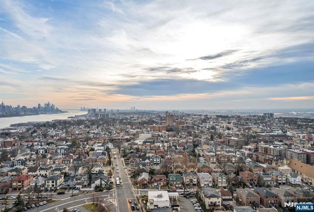 300 Winston 2922, Cliffside Park, NJ 07010