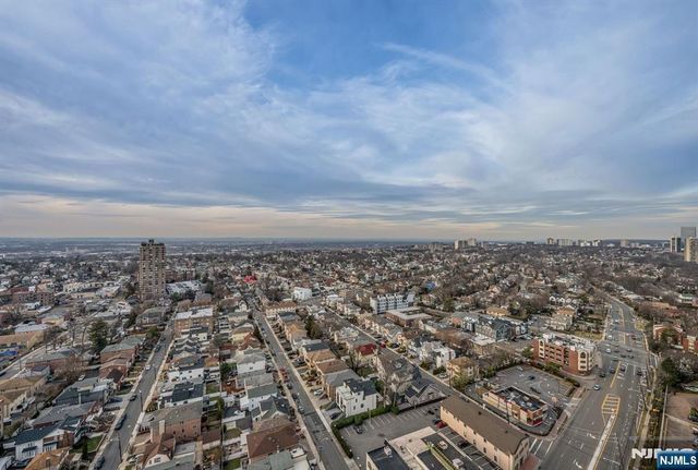 300 Winston 2922, Cliffside Park, NJ 07010