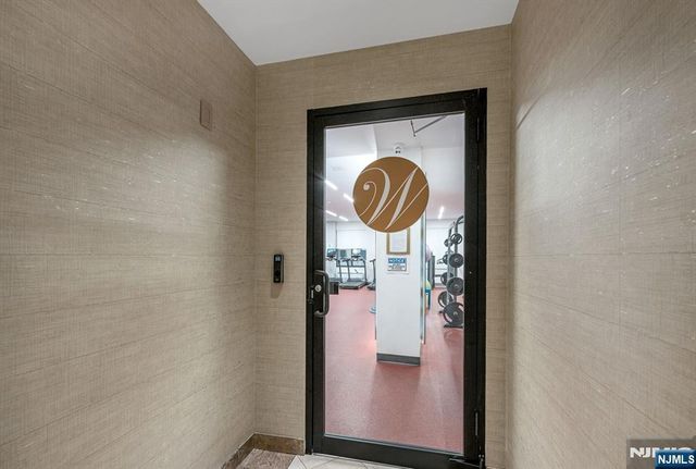 300 Winston 2922, Cliffside Park, NJ 07010