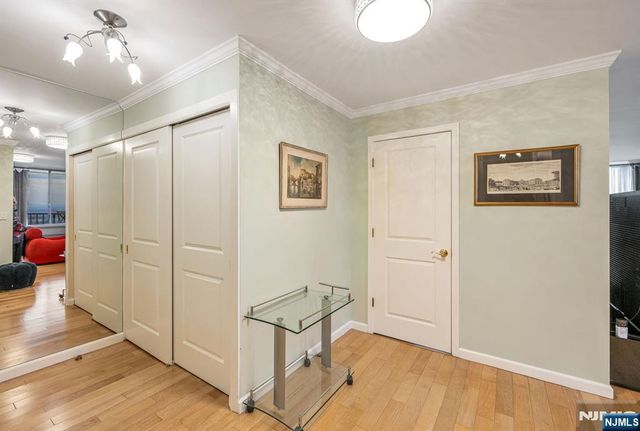 300 Winston 2922, Cliffside Park, NJ 07010